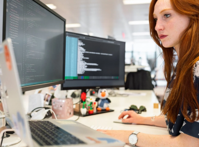 白鯨外貿(mào)網(wǎng)站建設(shè)為您分享：app和小程序的區(qū)別有哪些？